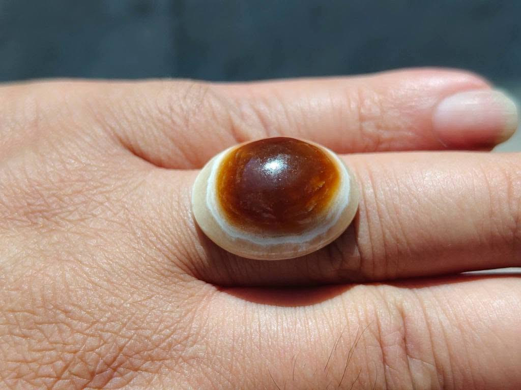 تحفه مميزه من الجزع الطبيعي عين احمر شفاف حجم راهي السعر 40 الف للطلب *********** بغداد, العراق
