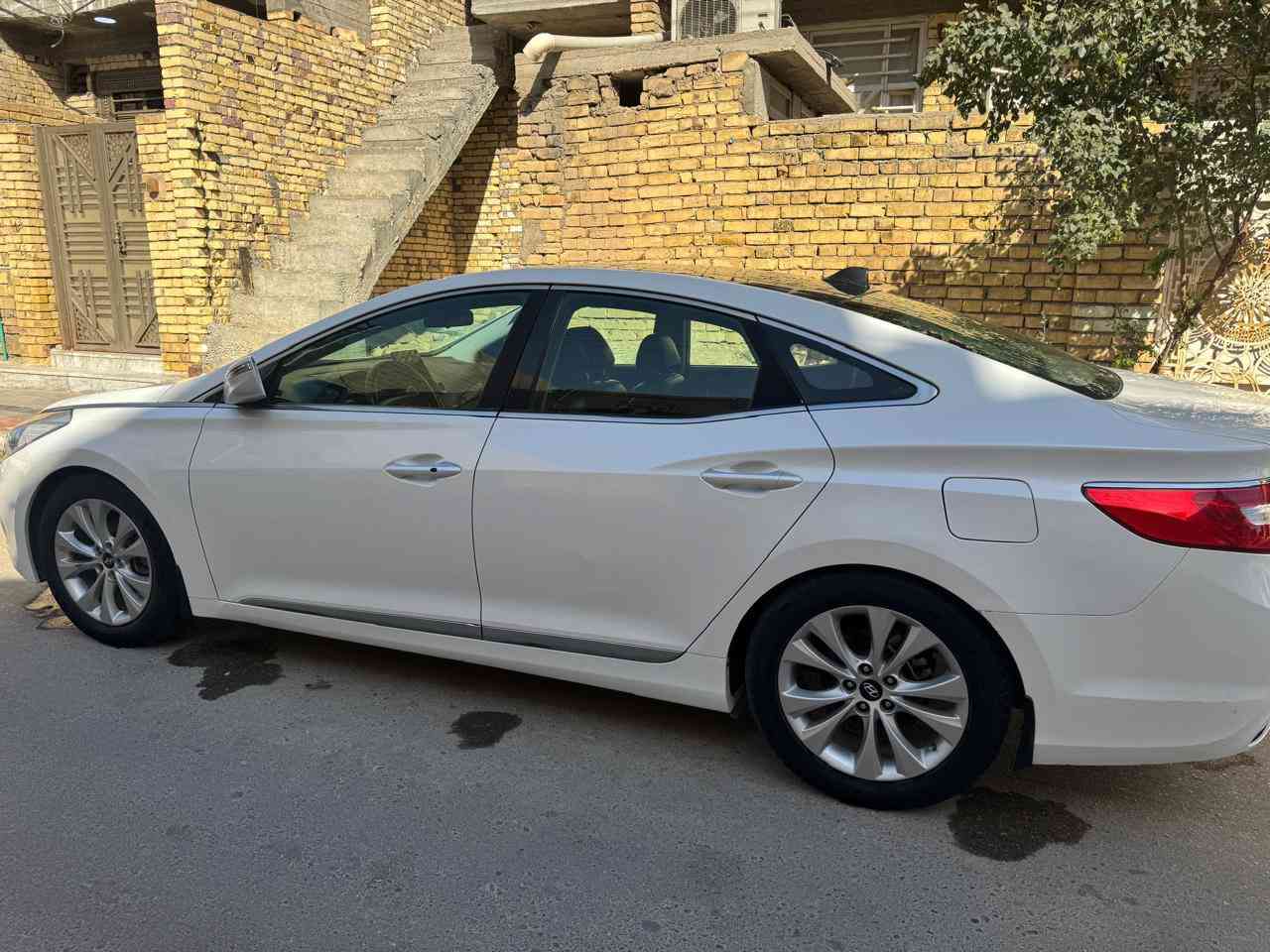 سلام عليكم للبيع ازيرا موديل ٢٠١٢ محركه 6 سلندر خليجي مكفوله من ضربه
ماشيه 156 الف
مواصفات امبينه واضحه بالصور 
اهواي مواصفات بيها
السعر 130

الرقم ***********
