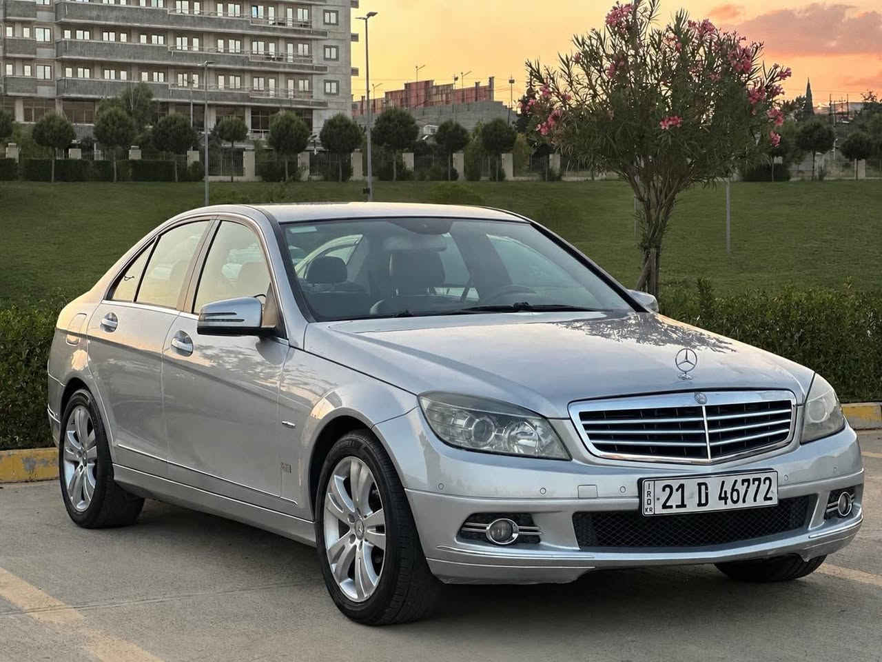 Mercedes benz C300  V6
موديل ٢٠١٠ 
محرك ٦ سلندر ممفتوح بشرط
مكان سيارة سليمانية 
**********************
سعر مطلوب ١١٩ ورقة مجال

للبيع فقط   
**************
سيارة بی جاملغ خلفي  صبغ
بدون ضربة 
و شبر جوه  بالباب سكن امامي 

مواصفات سيارة
****************
كشنات جلد
كشنات كهرياء 
مرايا شفط
شاشة متحرك
ستيرن تحكم 
و بعد مواصفات معروفة
***************
رقم فحص و هزة جديدة
گیر و محرك و تبريد و حدادية بشرط
 مسيرفسة كاملة و تخم تاير جديد

مكان سيارة سليمانية 

*********** السليمانية, العراق
