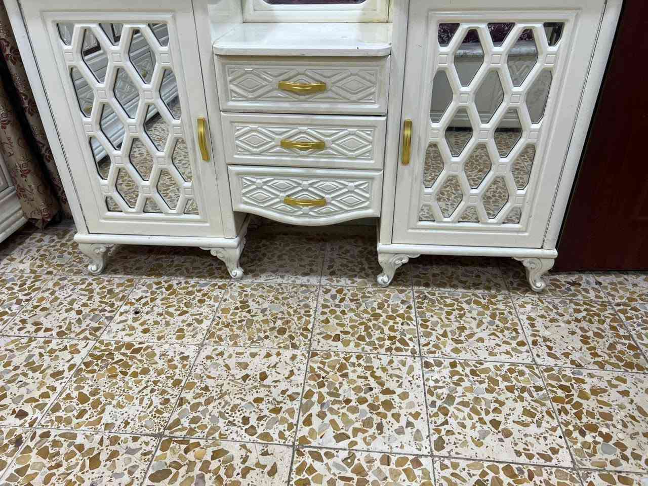 آلََّسلَآمَ عٌلَيِّګمَ آحٌبِتّيِّ
غٌرفِّهِ (صاج الاصلي)  6ابواب غرفه جديده استعمال فقط شهرين
جديده جديده جديده ارجع واكررر (السعر)مليونين وييها مجال   الاستفسار خاص او وتساب ‏‪***********‬‏
