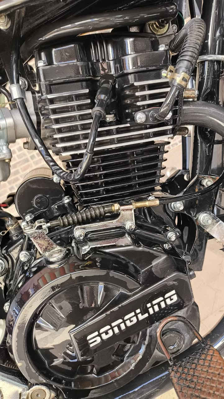 السلام عليكم دراجه سيفان 2026 دراجه جديده بل كرتون البيع شخط مابيها  محركها 200وياها أوراقها  محافض عليه إديرلها دهن ب18التر  *********** مكانها تقاطع القدس
