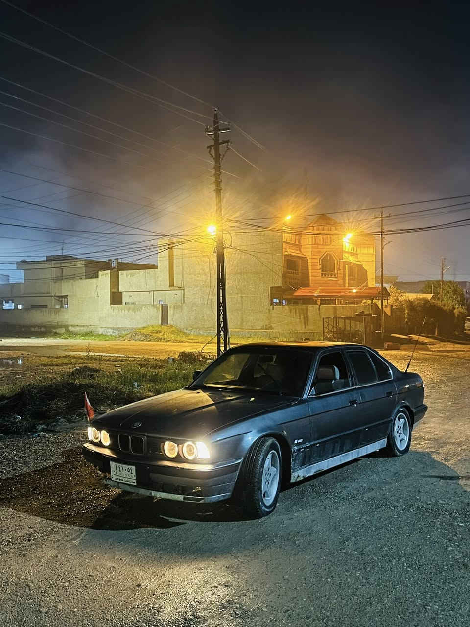 بي ام 525 

محرك 520 مفتوح 
سياره نضيف و بيها معدل و شلعه تخبل رقم صلاح الدين سنويه تنتهي ب2027
محرك وكير خير من الله شرط لا بخار ولا صرف و بيها ادامه كامله ما بيها اي نقوصات
تايرات جدد
 الداخل جلد نضيف 
مكاني تكريت القادسية 
السعر 38 و بي مجال 
***********
