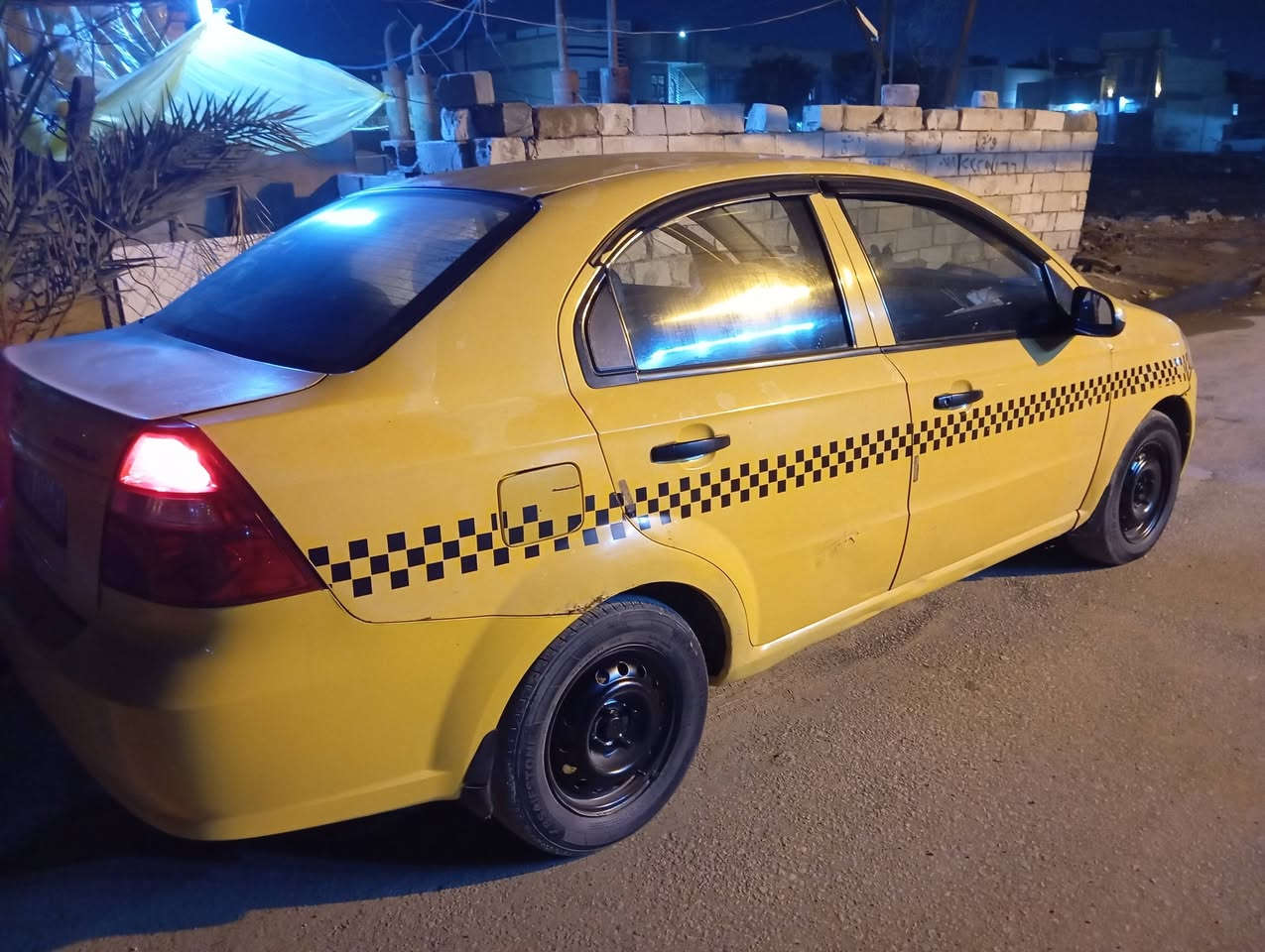 افيو ٢٠٠٩مكينه ١٤٠٠مفتوح جديده منضومة تبريد كله جديد حداديه وتخم تاير جدد باتري وداينمو جددبأسمي رقم انكليزي سنويه منتهيه صار شهر هيئه وغرامات مصفره السعر ٥٠مع المجال الكوفه حي ميسان ***********
