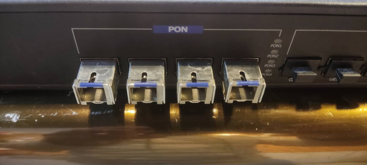 جيبون اولتي 8 بورت sfp و4utpومدخل سستم ومدخل كونسل 512يوزر 10كيكا جديد ممستخدم بكارتونه هاي تفاصيله معرف سعره بل سوك مشتري من زمان السعر 300$وبي مجال مكاني موصل ادزه توصيل تفحصه كدامك يله تدفع فلوسه جهاز ممستخدمم
***********

***********
