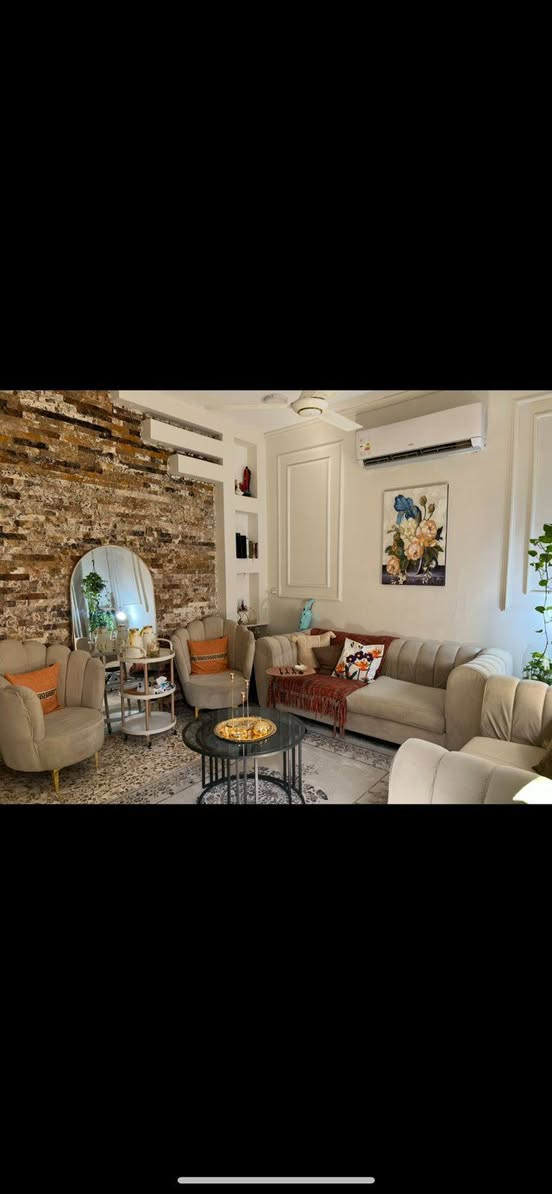 السلام عليكم
بيت نظيف بدون نقص ٥٠ م للبيع بالزراعي مقابل كلية العلوم الاقتصادية قريب ع الشارع بيت نظيف طابقين والثالث هم سندويش اقرار محكمة باسمي  سند ٢٥ تليفون *********** واتساب أو ***********
