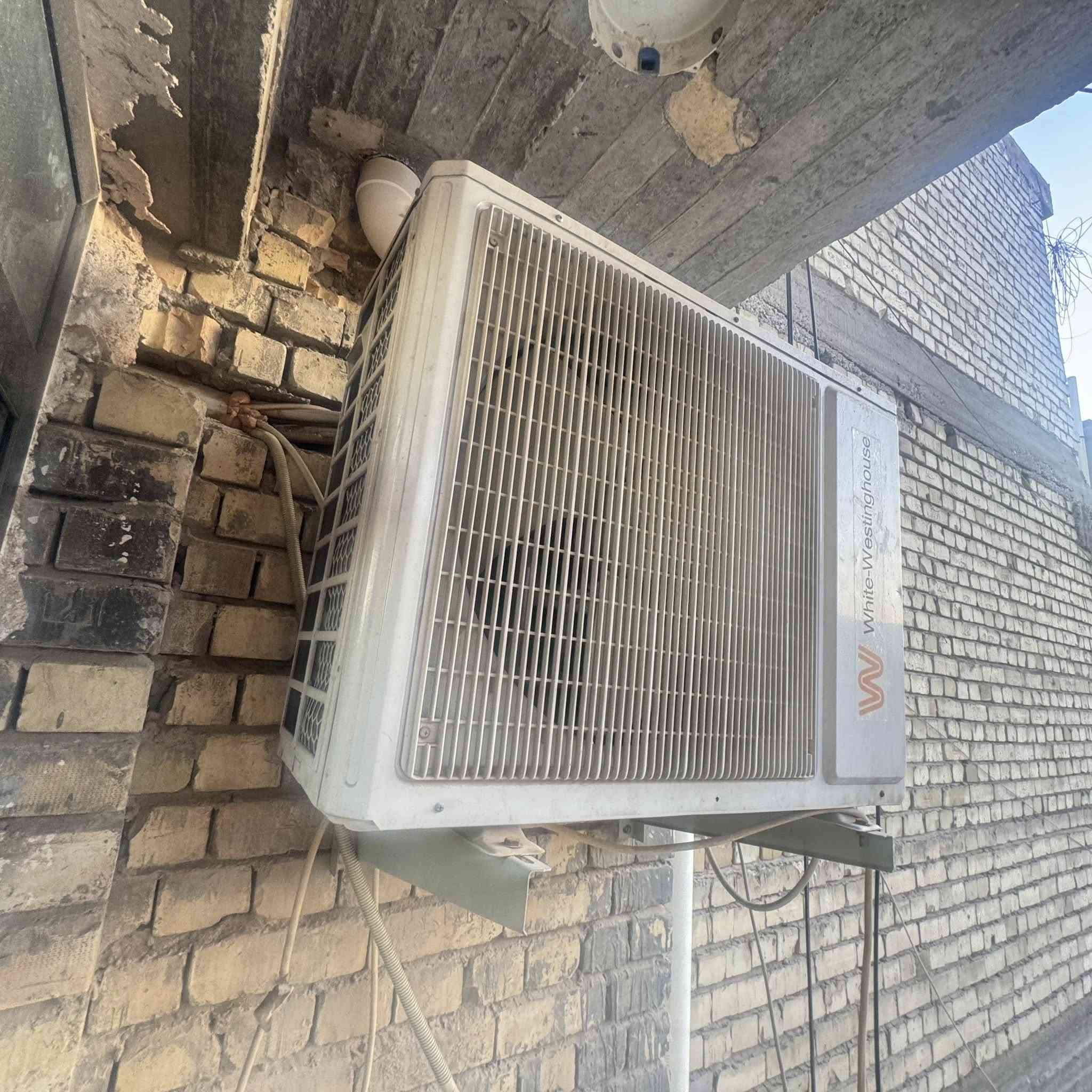 عندي سبلتين للبيع واحد طن ونص توسوت انفيرتر ب ٣٠٠ الف والثاني طنين نوع ويستن هاوس ب ٢٥٠ الف 
السبالت شغالات ونظيفات وكاملات مكاني بغداد حي الجامعة 
***********
