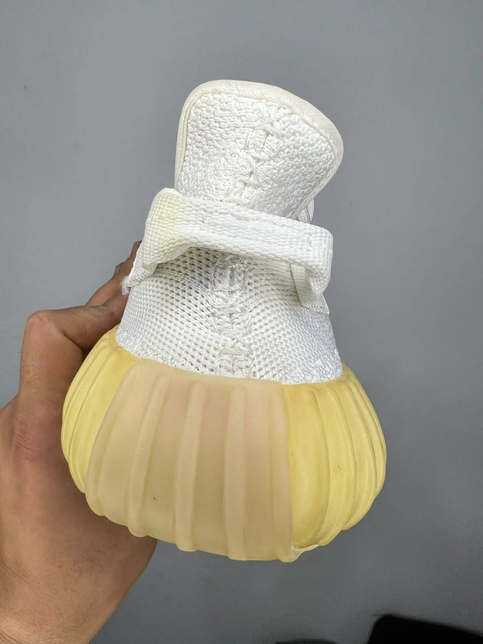 أديداس ييزي بوست 350 V2 باله اصلي قياس 45 توصيل 5 جميع المحافظات
واتساب ***********
