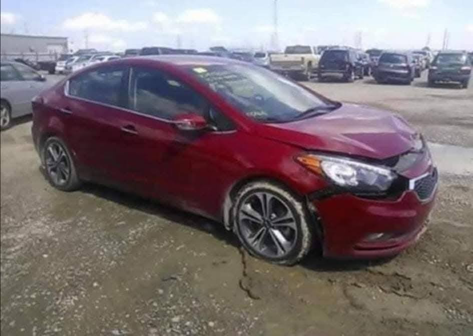 كيا فورتي موديل 2015 محرك 2000 مكينة GDI الحادث موضح بنيد مصبوغ الايرباك ما طاك تدفئة كشنات وتبريد قطعتين تحكم ستيرن سنوية بأسمي بغداد المكان بسماية السعر 100 وبيه مجال بسيط الاتصال ***********
