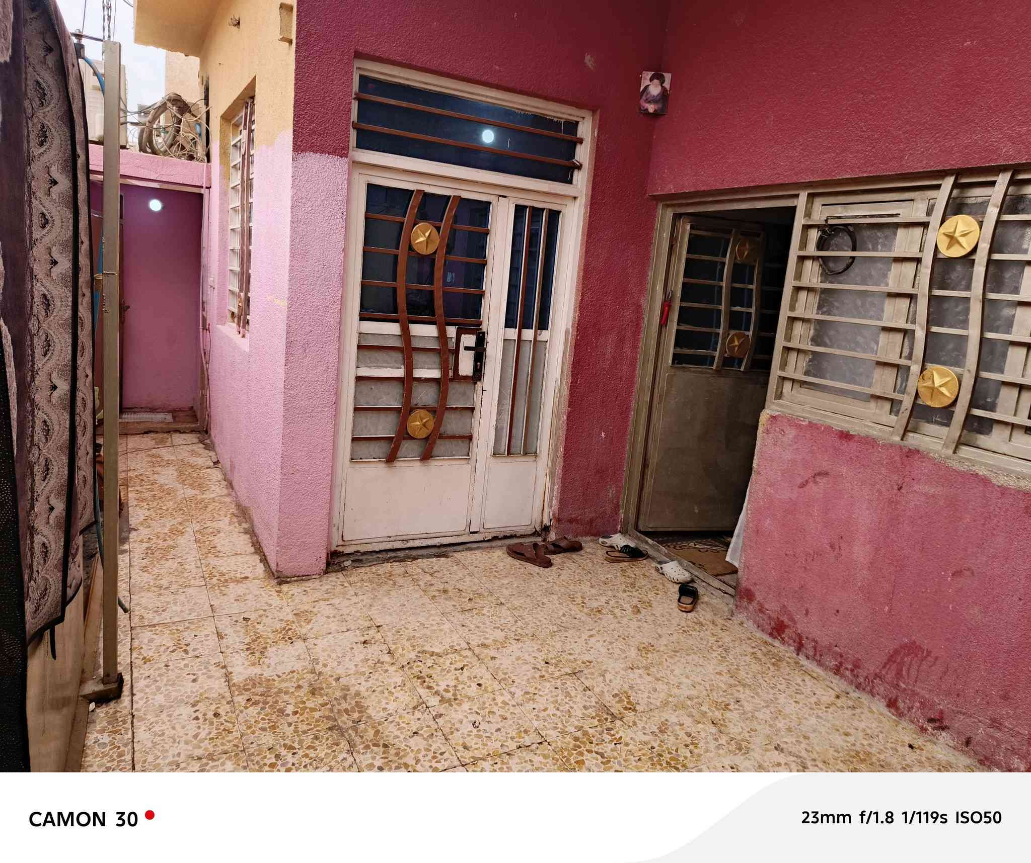 سلام عليكم بيت البيع 120متر ركن يتكون غرفة وصالة ومطبخ وستقبال وصحيات  كربلاء الحر الرشيد قريب عله متجع الشكرجي  السعر 60 وبي مجال لاستفسار  ‏‪***********‬‏
