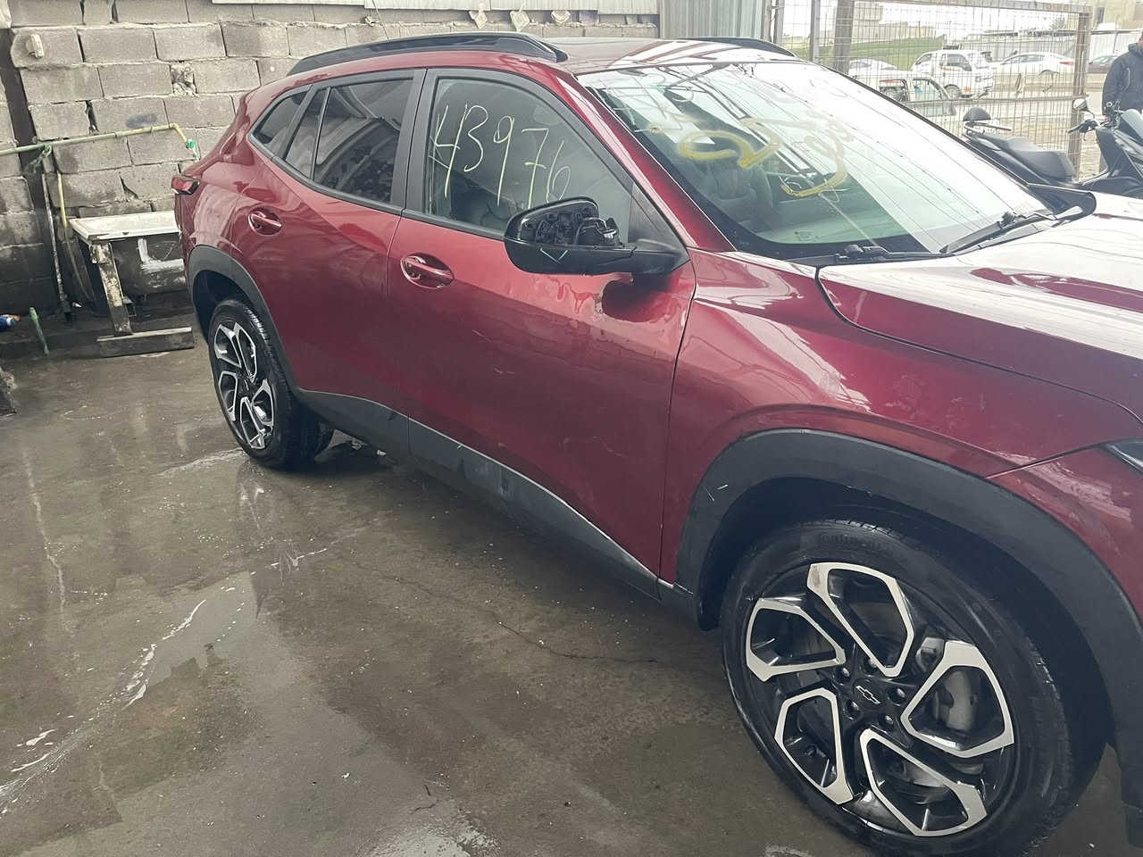 شوفر ليت تراكس موديل ٢٤ فول الفول  فئة 2RS فتحه بصمه شاشات كبيره شاشة عدادات كشنات جلد لونين شحن لاسلكي داتاشو رادار وبعد بيها هواي مواصفات اللون ماروني حادث جاملغ وبنيد وبارد بالباب عكس السايق السياره جديده ماشيه ٢٢ الف السعر ١٣٨ بدون رقم اخواتها معروضات باكثر بس مستعجل على البيع صور حادث موجوده بالمنشور للاستفسار ***********
