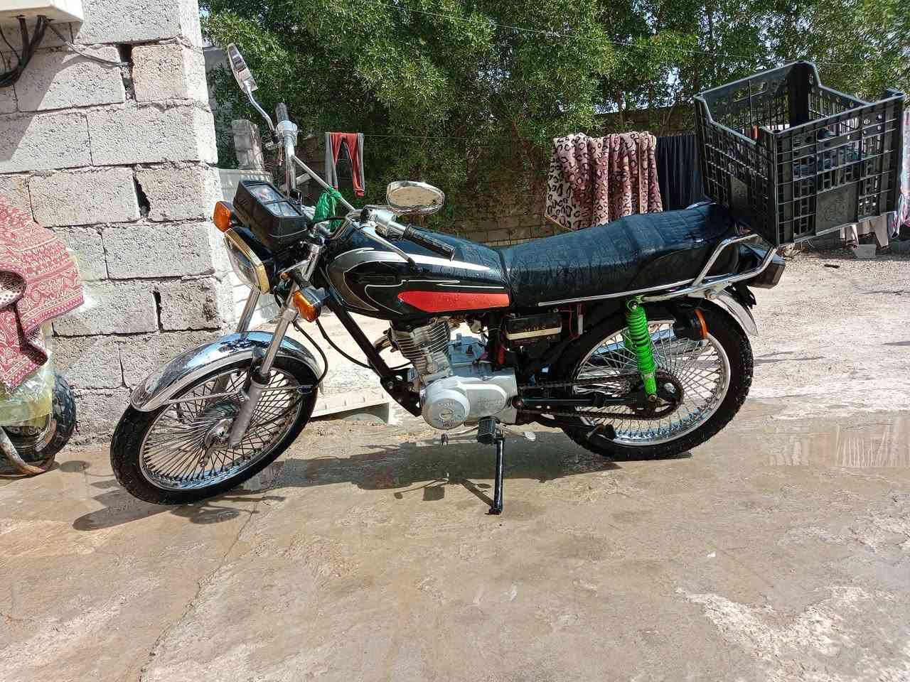 دراجه لبيع سعر 400لمكان جسر ديالى لتقديم ***********
