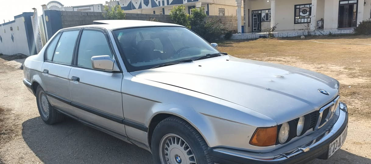 السلام عليكم
730 V8  موديل94
 كير مكينه مكفولات 
صدر امامي خلفي جديد تخم تاير جديد
كهربائيات كلها شغاله بردات بالابواب مابيها كل نقص
السعر ٥٥ وبيها مجال بسيط صلاح الدين بلد
***********
