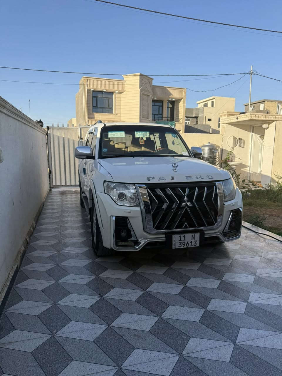 السلام عليكم 
باجيرو للبيع سيارة جديدة وجاهزة من كل شي 
مكاني الصويرة 
*********** 
السعر جدا مناسب بيع سريع 
سونار موجود
