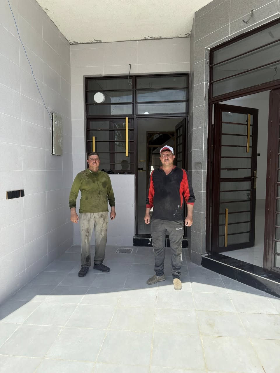 من الفكرة.. إلى الحقيقة! 🏗️✨
في مهنة البناء، نحن لا نضع طابوقاً فوق طابوق فحسب، بل نبني أحلام عوائل وثقت بنا لتأسيس مستند يجمعهم طوال العمر. 🏠❤️
بفضل الله وتوفيقه، أشارككم اليوم لقطات من أحدث أعمالنا ومشاريعنا في المقاولات والبناء والتشطيبات النهائية. نسعى دائماً في عملنا إلى الموازنة بين الدقة المتناهية في التنفيذ واستخدام أفضل المواد، مع الالتزام التام بالمواعيد والأمانة في كل تفصيلة صغيراً كانت أم كبيراً. 💼🛠️
رضا أصحاب البيوت وسعادتهم بالنتيجة هي رأس مالنا الحقيقي والدافع الذي يجعلنا نتطور يوماً بعد يوم. 📈
📍 خدماتنا تشمل:
 بناء الهياكل وتجهيز المفتاح.
 أعمال التشطيبات الداخلية والخارجية الحديثة.
 الإشراف الهندسي الدقيق على كافة مراحل العمل.
نحن هنا لنحول مخططاتكم وأفكاركم إلى واقع ملموس وبأعلى جودة.
📞 للاستفسار والتواصل، يسعدنا استقبال رسائلكم عبر الصفحة أو الاتصال بنا مباشرة. ***********أو ***********
(اترككم مع بعض الصور من مواقع العمل، ورأيكم يهمنا جداً في التعليقات! 👇)" الاخوين تحسين العبيدي و احسان العبيدي
