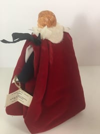 دمية عتيقة • أمير تشارلز • عباءة حمراء