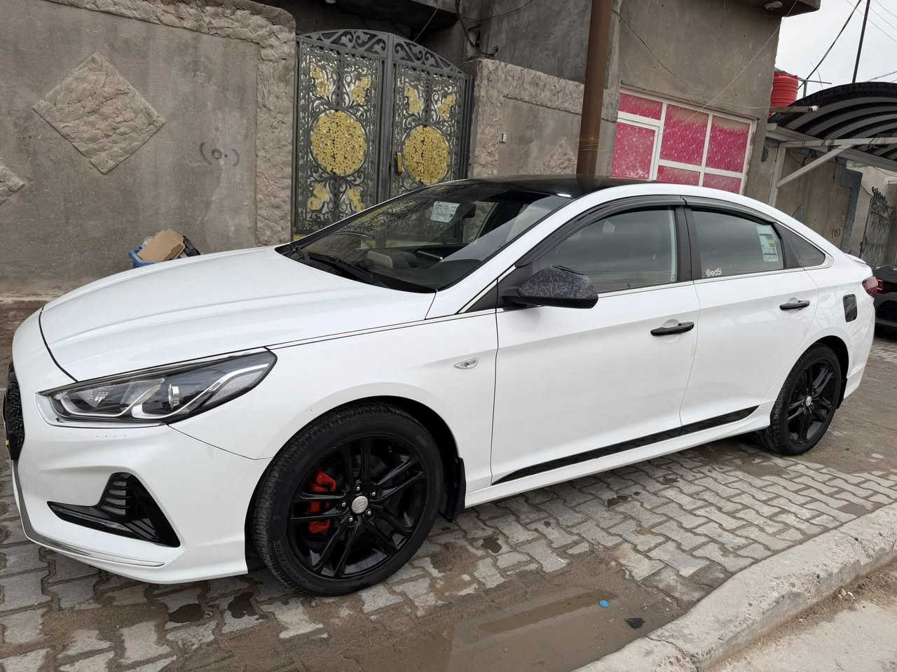 سوناتا ٢٠٢٠ وارد كوري ماشي ٦٧٠٠٠ جديد مال بيت متعوب عليها الكوري يجي صبغ فقط هاي بيها صبغ شبر ع كد ايد بالجاملغ مثل ما موضح بالصوره والباقي مكفول 
محرك دوش ٢٠٠٠
كشنات كهربائية تدفئه تبريد 
حداديتها جديده هو ما طالع بيها 
تخم تايرات جديد
شاشه جديده ستوني شادها كار بلي 
ونشره لد ع طول السياره تحكم بالمبايل  
السياره ع ايدي حتى مامشتغل بيها 
رايدها ١٧٣ والي ماتفيدها لا يكسر بسعرها 
عنواني شط العرب التنومه سنويتها لل ٢٠٢٧
وبأسمي السياره واريد تحويل ثاني يوم 
رقم تلفوني ***********
