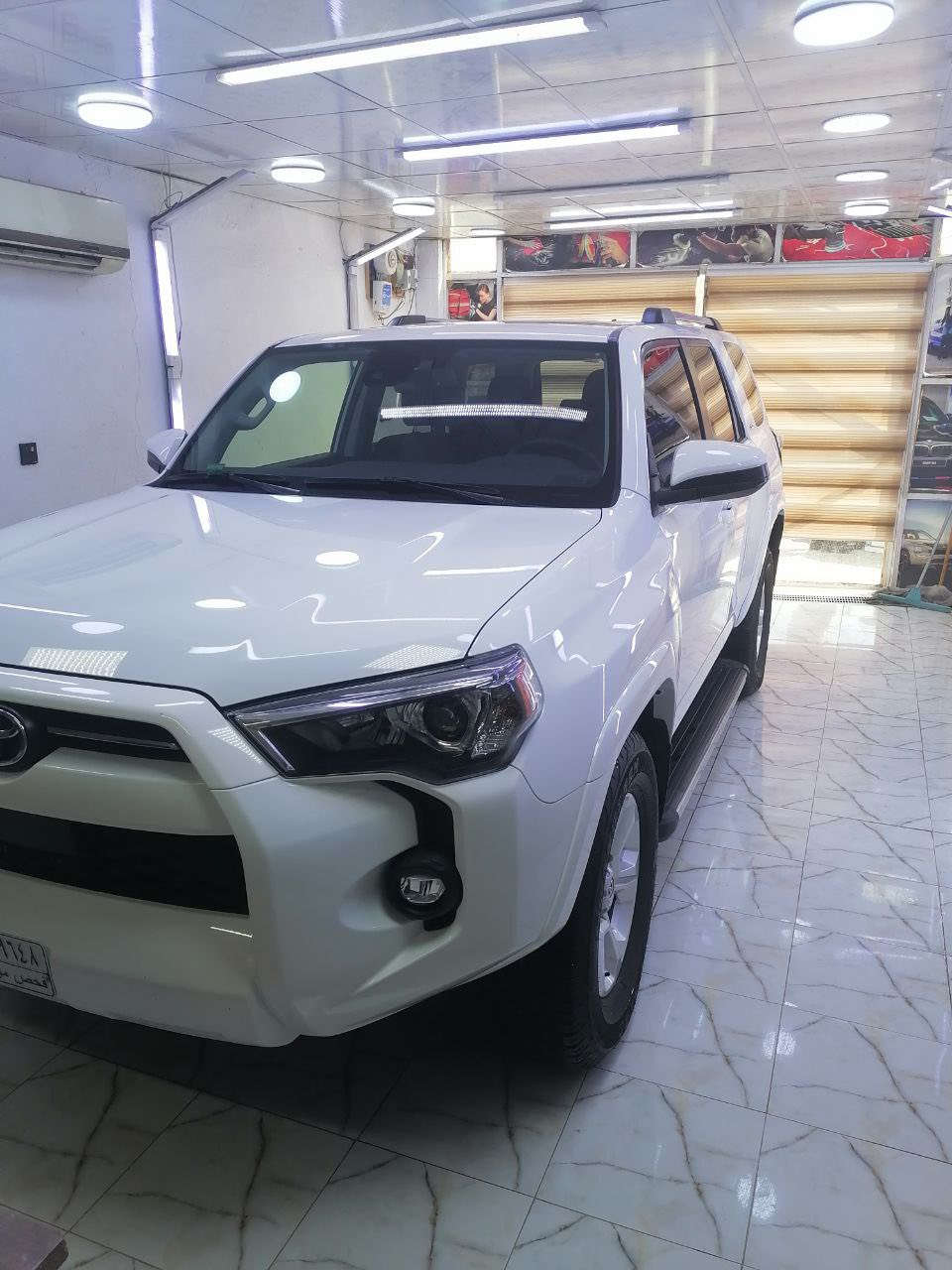 السلام عليكم فوررنر موديل ٢٤ حادثها كما موضح بالصور ابواب تبديل ابلادي ماشيه ١٨  الف كيلو ٧ راكب بصمه كشن كهرباء رقم بغداد باسمي تحويل مباشر السياره بالكوت مركز المدينه السعر المطلوب ٣٦ الف $ ***********
