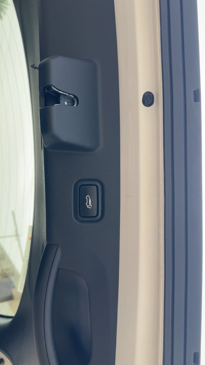 سعر  22300 ورقة   رقمها اربيل الجديد مكفوله
"""""""""""""" 
 المواصفات ••••

✅ رادار ( نقطة عمياء )
✅تشغيل بصمة 
✅ تشغيل عن بعد
✅كراسي كهرباء
✅جنطة كهرباء
✅تدفئة بالكراسي 
✅تدفئة بالستيرن 
✅سايدبريك دكمة 
✅شفتات كير سبورت بالستيرن
✅محرك سعة 2000 سي سي
✅شاشة تعمل بنظام بلي كار نفيكيشن  
✅ويل حجم 19
✅الشباك الامامي بلاك بيانو 
✅حساسات امامي خلفي 
✅كامرة دوارة
✅اوتو هولد 
✅درايف مود
✅مانع انحدار
✅مانع انزلاق
✅ تحكمات الستيرن جهتين  
✅شحن وايرليس 
✅المري الجانبية طي وفتح كهرباء 
✅مع اشارة جانبية بالمراة
✅لايت زنون عالي ناصي 
✅لد ليزري امامي نهاري
✅بك لايت لد LED

السيارة كامل مواصفات عدا البنوراما والجلد 
 
🟢 ماشية 36 الف

مكانها السيدية
***********
