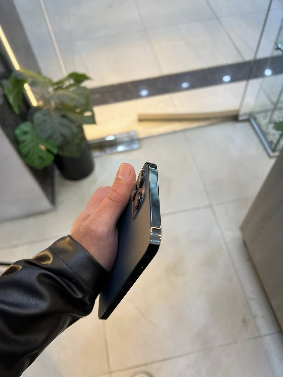 ١٢ بروماكس 
ذاكره ٢٥٦ 
نظافه ١٠٠
بطاريه ٨١ بلادي وضع شركه
تك سيم 
جهاز برغي ممفتوح بي مكفول وضمان 
للاستفسار خاص او اتصل ***********
المرقع موصل المجموعه الثقافيه داخل عماره البان الجزيره سنتر ايفوني
