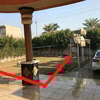 قطعة أرض مساحه ٢٠٠ تباع كله او ١٠٠ متر الواجه 5  السعر ال١٠٠ 40 وبي شي...