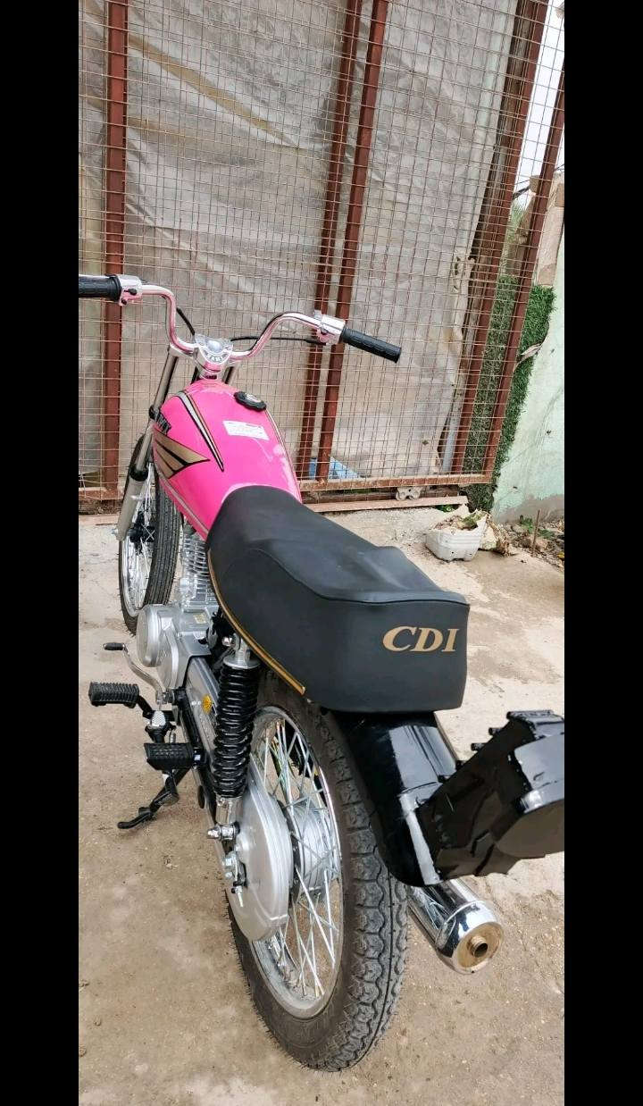 السلام عليكم دراجه اللبيع نامه شلامجه كله اصلي صالي يومين من عمرته الدراجه عل سحك 26 أوراق*********** السعر 850 بيه مجال مكان حله سياحي
