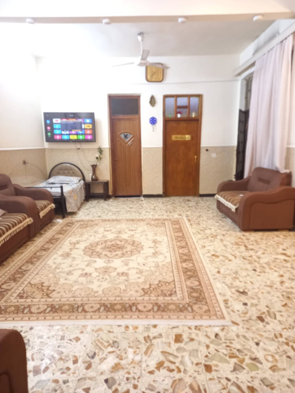 سلام عليكم بيت للبيع طابو وصرف منطقه الكفائات 150متر النزال 20 الواجه 7 ونص بنيان جديد يحتوي على 4 غرف  و تواليت خارجي و2 دخاليات مطبخ بارد مطبخ حار السعر 260الاستفسار***********
