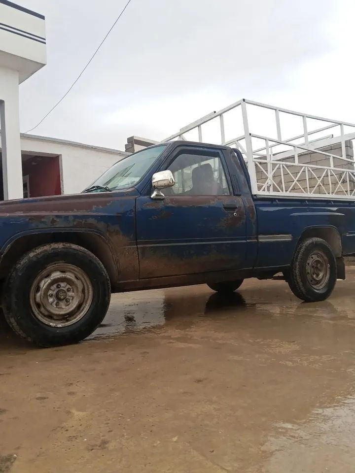 السلام عليكم ورحمة الله وبركاته 
بكم 85 رقم صلاح الدين أصفر 
بلادي كابون بانزين حدادية جديد تواير اربعة جدد كابريته جديدة كهربائيات كلها شغالة شرط ما تصرف عليها الف نضيفة حيل شرط التحويل 
السعر 42 وبيها مجال 
زمار //قرية هضيمة 
*********** واتساب أيضا..
