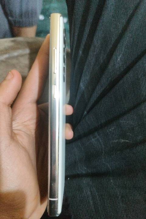 s22الترا مبدل شاشه أرقى توعيه سعرها 170الف دينار بصمه أصبح متوقفه فقط وجه لون أبيض كامرته فول ببجي 120 فريم معالجة سناب دراكون 
مكاني الكرغوليه سايد الواحد