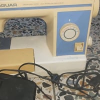 مكينه خياطه جكور نظيفه بس ابره مابيها مكينه تخيط وكولشي مابيها هي والد...