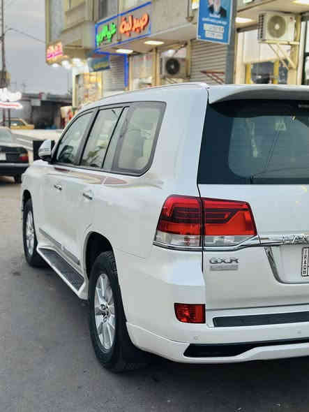 السلام عليكم 

لاندكروز 2017 فطيم اصل فول 1/1 السياره جديده لوك 

مكفوله كفاله عامه 
السونار موجود 

ماشيه  115 الف 

فتحه سلايت 

زراك لايت 
لايت زنون 

4كامرات 

كشنات جلد اصلي كريمي 

دبل كشن كهرباء كشن السائق 3 دكم

8 ايرباك 

تشغيل عن بعد 

شاشه كبيره 

دبل ماوس 

فول تحكم 

7 راكب 

3 قطع تبريد 

محرك 6 سلندر 4000

فورويل دفع رباعي. 

رقم بغداد باسمي تحويل ثاني يوم

السياره بشرط محرك كير صدركلها بعدهه على وضع الشركة
 للأستفسار 

 ***********
***********
