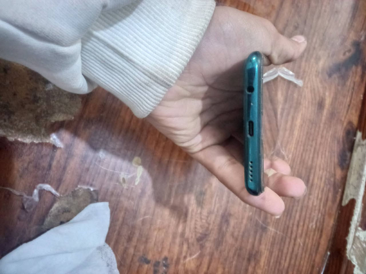 واي 9S للبيع السعر 80 وبي مجال قليل ذاكره 128 البطارية 100٪ للتواصل واتساب: ***********
