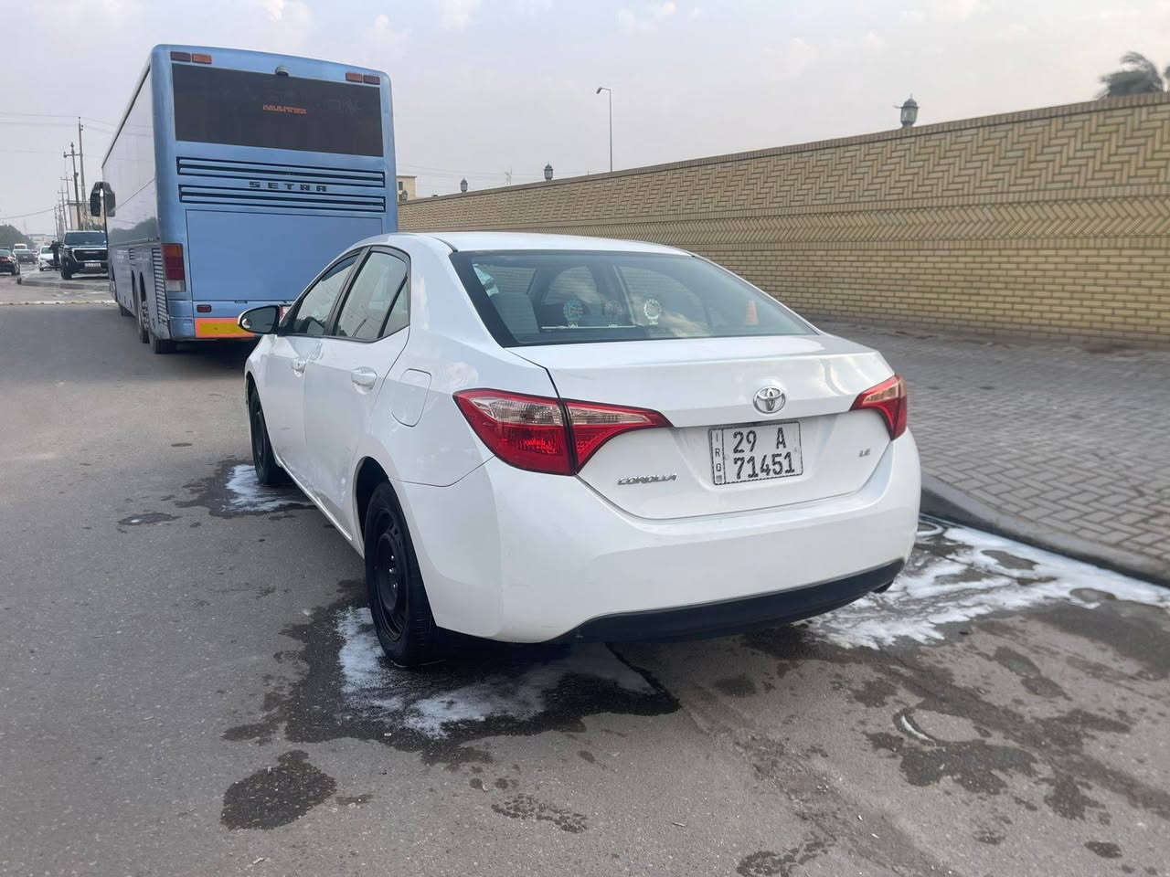 السلام عليكم
كورلا وارد أمريكي موديل 18 
ماشيه 170 
السياره بيه ثلاث قطع  جاملغ امامي وباب سايق وجّهت السايق ضربته صطحيه  بجم كبس  ودوسه بيه صبغ فقط. والباقي كفاله عامه كير مكينه تبريد شرط 
سياره باسمي تحويل ثاني يوم  رقم نكليزي. شرط تحويل. 
السعر ب 135.  مكان البصره شط العرب. ***********
