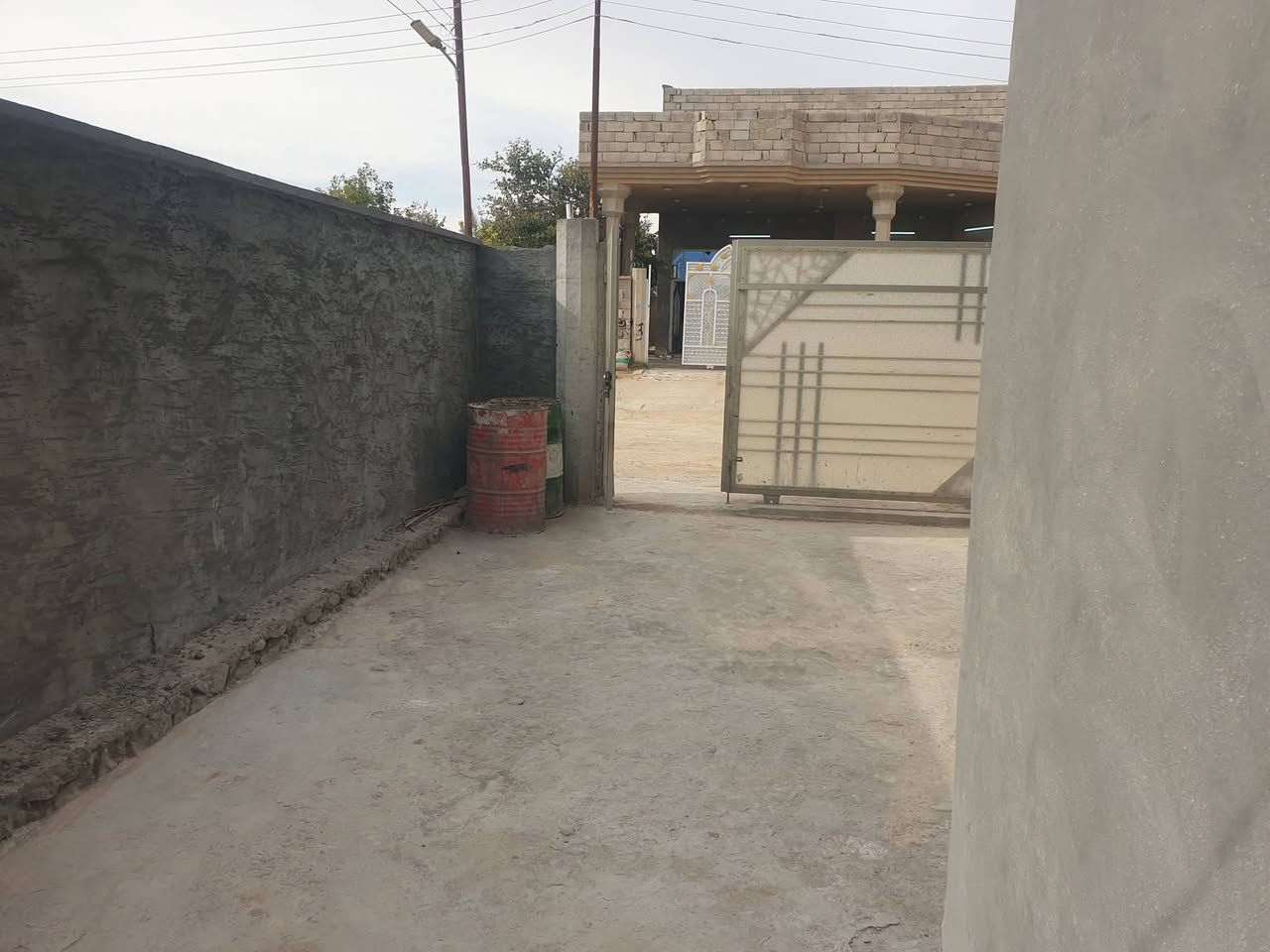 ألسلام عليكم
بيت طابو للبيع
قرب مركز اسنان الجديد
مساحه البيت 250متر
يتكون لبيت من طابق واحد
بناء جديد
ديوان /كندور /غرافتين /هول /مطبخ حار بارد/صحيات داخليه خارجيه
البيت ملبوخ كامل
السعر خاص
للاستفسار على رقم *********** 
.
