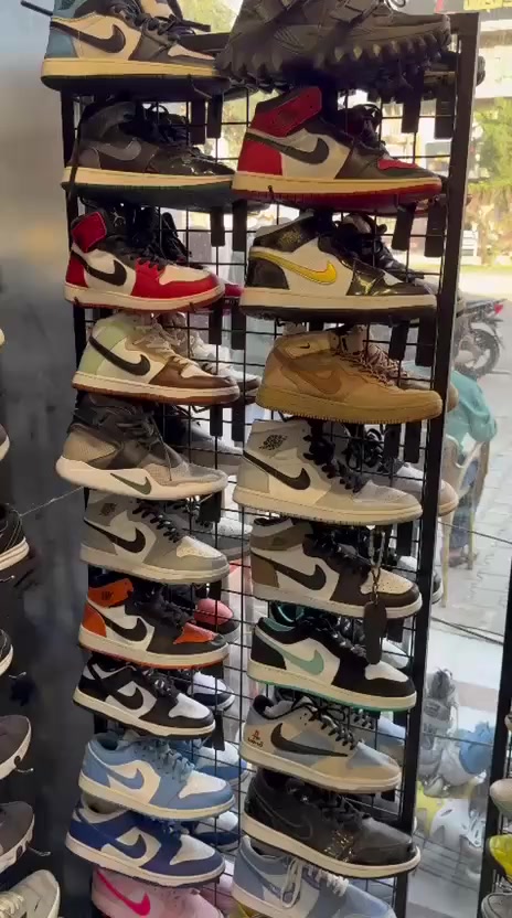 ماركات عالميه رياضيه نساءيه ولاديه رياضيه بكافت الاحجام موالموديلات 
 بغداد الجديده قرب حلويات الفراشه ‭0772 454 7514‬
