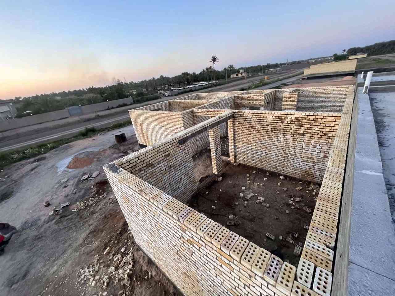 لمن يبحث عن الراحة والمكان الهادئ ✨✨
🎀🎀🎀🎀🎀🎀🎀
هيكل للبيع في المسيب منطقة ابو عصافير تحديدا قطع الفلسطيني ✨✨
المساحة 206 
واقع حال 260 محرم
سند 25
ركن 
مساحة لبناء 120 تقريباً
خدمات ماء كهرباء تبليط اناره شارع 
غرفتين 4*6
استقبال 4*6
حمام 2*2
مطبخ حار 3*2 مفتوح ع صاله 
صاله 5*6ونص
صحيات خارجية 
للاستفسار اكثر مراسلة الصفحة او الاتصال على الرقم ***********
