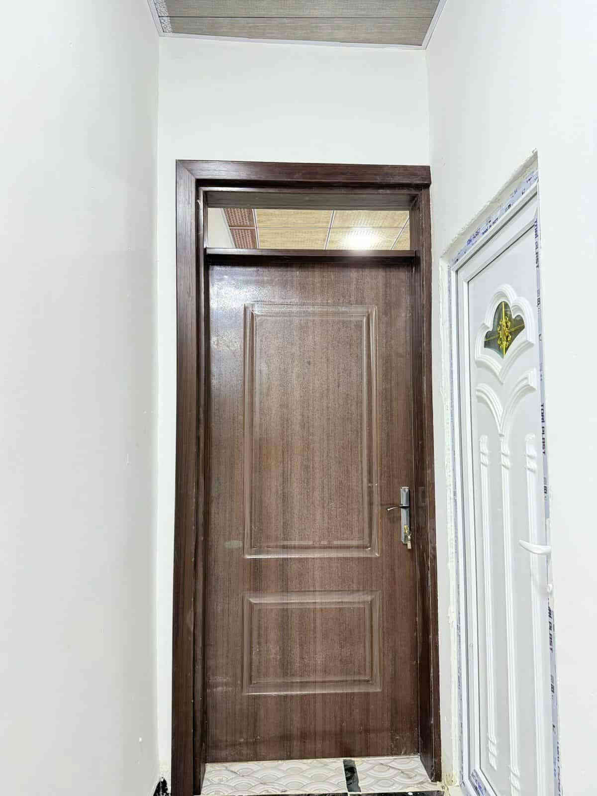 دار للبيع 100م🏡(#مكتب_الخليج_للعقارعمود315)
*********** وتساب
***********
✅ مشمول بقرار التطويب 

بسعر /37/ مليون مع المجال
موقع /نجف 🏡شارع الحولي مال المطار عمود 315

البناء 🏡 
غرفه/صاله/مطبخ / ستقبال/ صحيات/مكشوفه
بناء مرتب/ اساس + سقف كونكريت + طابوك

ألخدمات 🏡 #بعد_عن_سوق_100م
ماء/كهرباء/مدارس/سوق/تبليط/لحد الباب
