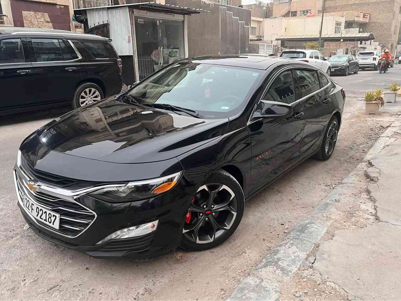 السلام عليكم اخواني الاعزاء عندي ماليبو موديل (2022)للبيع فقط السياره وارد امريكا ضررها فقط بنيد سطحي بدون دواخل بدون بحيث راديتر بلادي وباقي السياره مكفول من الضرر والصبغ مواصفات LT2 تجي بانوراما قطعتين تبريد تشغيل عن بعد حساس تايرات تدفئة كشنات كشن السايق كهرباء محرك 1500 تيربو كير ومحرك بشرك مكفوله ماشيه (80) الف كيلو مو ميل السياره كلش حلوه ومكفوله من ناحيت كهربائيات اي كلوب ممشتغل بيها مكان السياره الاعظميه السياره بسمي السعر المطلوب (13500$)وبيها مجال لطيبين للمعلومات اكثر الاتصال *********** بغداد, العراق
