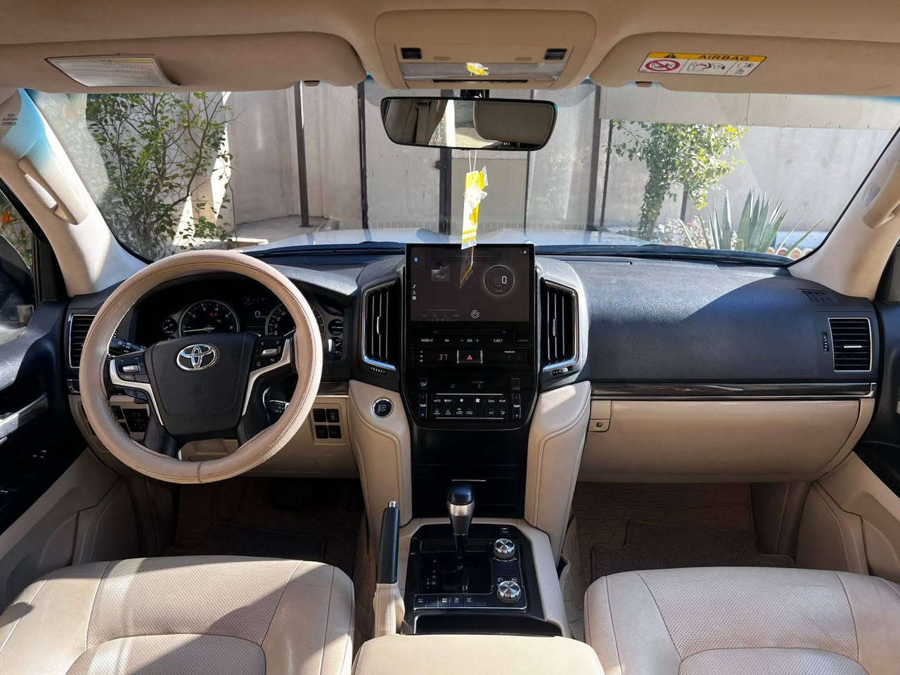 لاندكروز ٢٠٢١ساز باب اول محرك ٨سلندر مكفوله كفاله عامه من الصبغ والبارد عداد شخط اقل من اصبع ممبيين فوول معرفه مواصفات الساس،كراسي جلد وكهرباء،٥بصمات صندوق كهرباء،وشفط تخم تاير دلوب ماشيه ٢٠٠الف قابله للزياده على ايد شخص واحد المكان الانبار السعر ٥٤٠ ورقه بيها مجال قليل ***********
