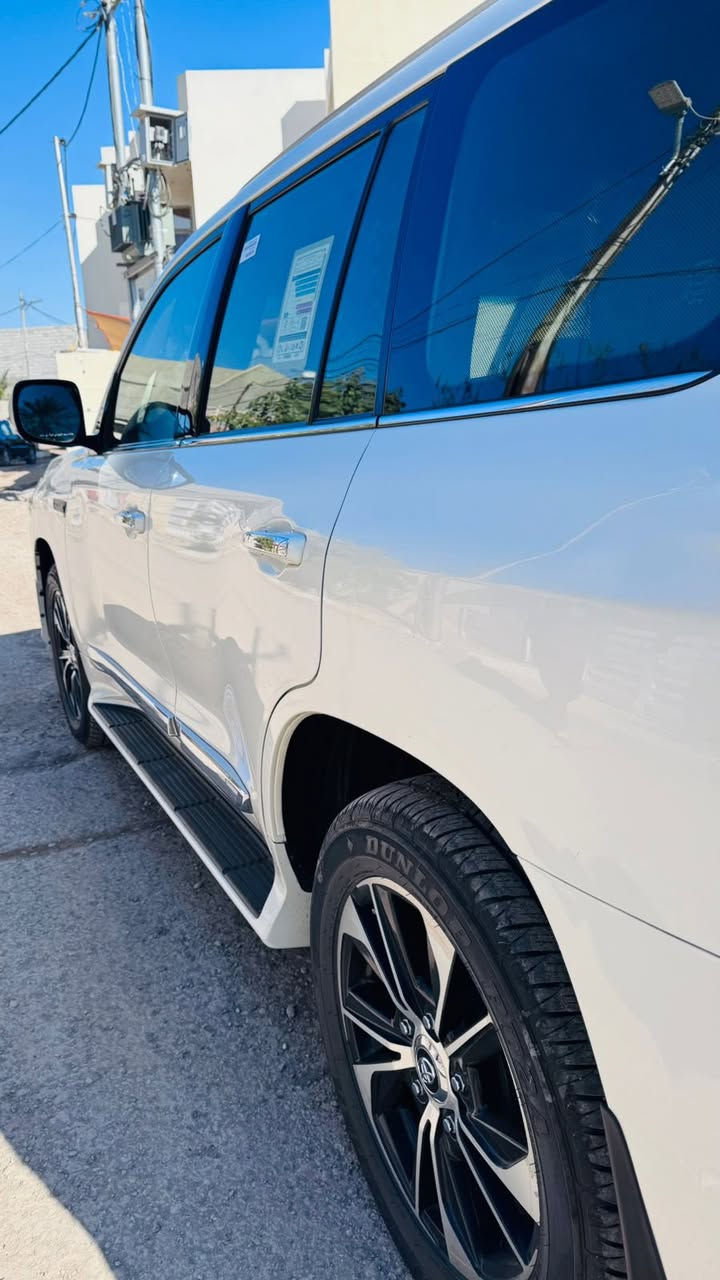 السلام عليكم للبيع لاندكروز 2020 GXR  Grand Turnc بريم اصل 
 مكفوله كفاله عامه من الصبغ والبارد والرصعه  ماشيه 60000km رقم سليمانيه بأسمي هزه وتحويل سنويه 2030 محرك V6 
 السعر 55000$ وبيها مجال للشراي مكان السياره ديالى بعقوبه ***********
***********
