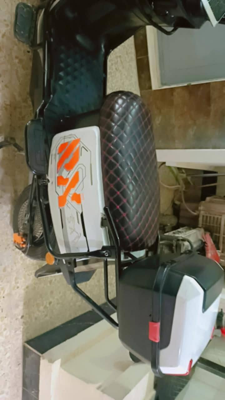 السلام عليكم دراجه شحن نوع سكنس مدرع نضافه فول مواصفات 6بطاريات بيهن نفخه فقط كهربائيّ كلهه شغاله وعل فحص مراوس ب هارلي اووو جبلي تجي تفحص وتشوف بعينك 0786 544 5986هاذه رقمي متواجد واتساب
