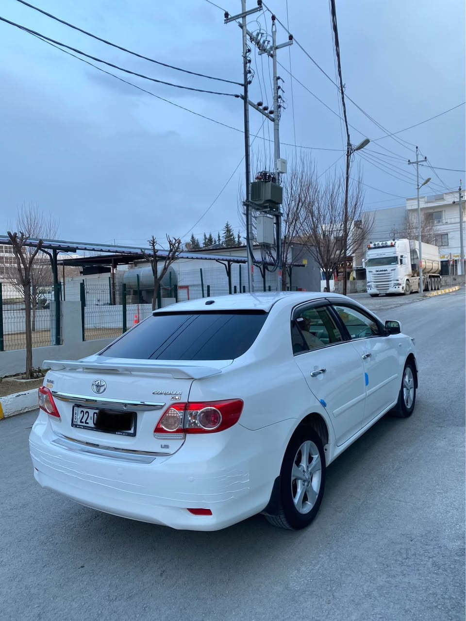 کرۆلا 2013 مواسەفات خەلیجی سپی بەفری مەکینە گەورە فول مواسەفات بێ سلایت  
تەنها 76 هەزار رۆیشتوە 
مەکینە گەورە ١٨ ی بیلادی   
دەعامی بۆ دەعامی بێ سبوغ  بێ جەمپ  
بێ تەزرە چواتایەی لۆک تەنها دو ساردی هەن   
چرکەو وەرەقەی لئ بکوژە 
شوێن // سۆران 
گێر و مەکیەنەی بەشەرت 
هیچ کێشەیەکی تێدا نییە 

ژمارەی خاوەنەکەی 
*********** واتس ئاپ أربيل, العراق
