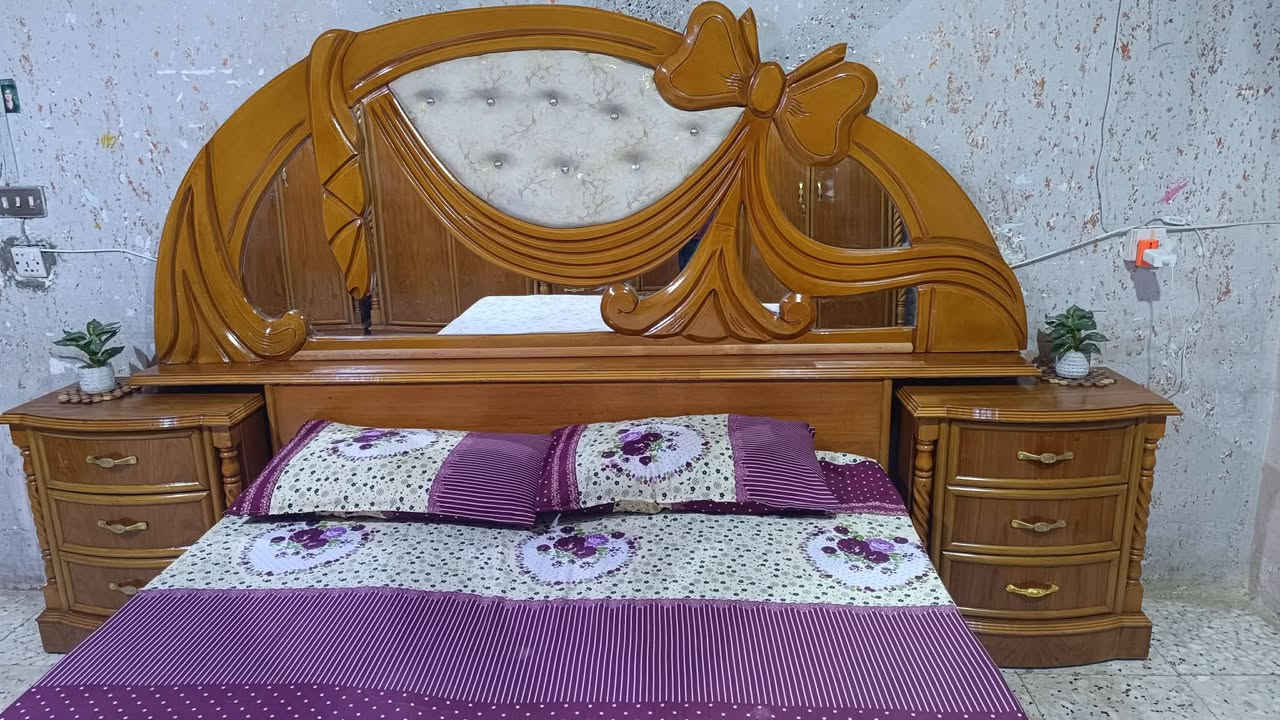 غرفه تسكام صاج داخل وخارج ام السته طابقين ظهر جرجوبه نظيفة كلش دنگ لوي سقف وقاعده بلوك كل القطع نظيفة وثگيله السعر مليون و100 وبيه مجال قليل مكاني محاويل للاتصال ع الرقم ***********
