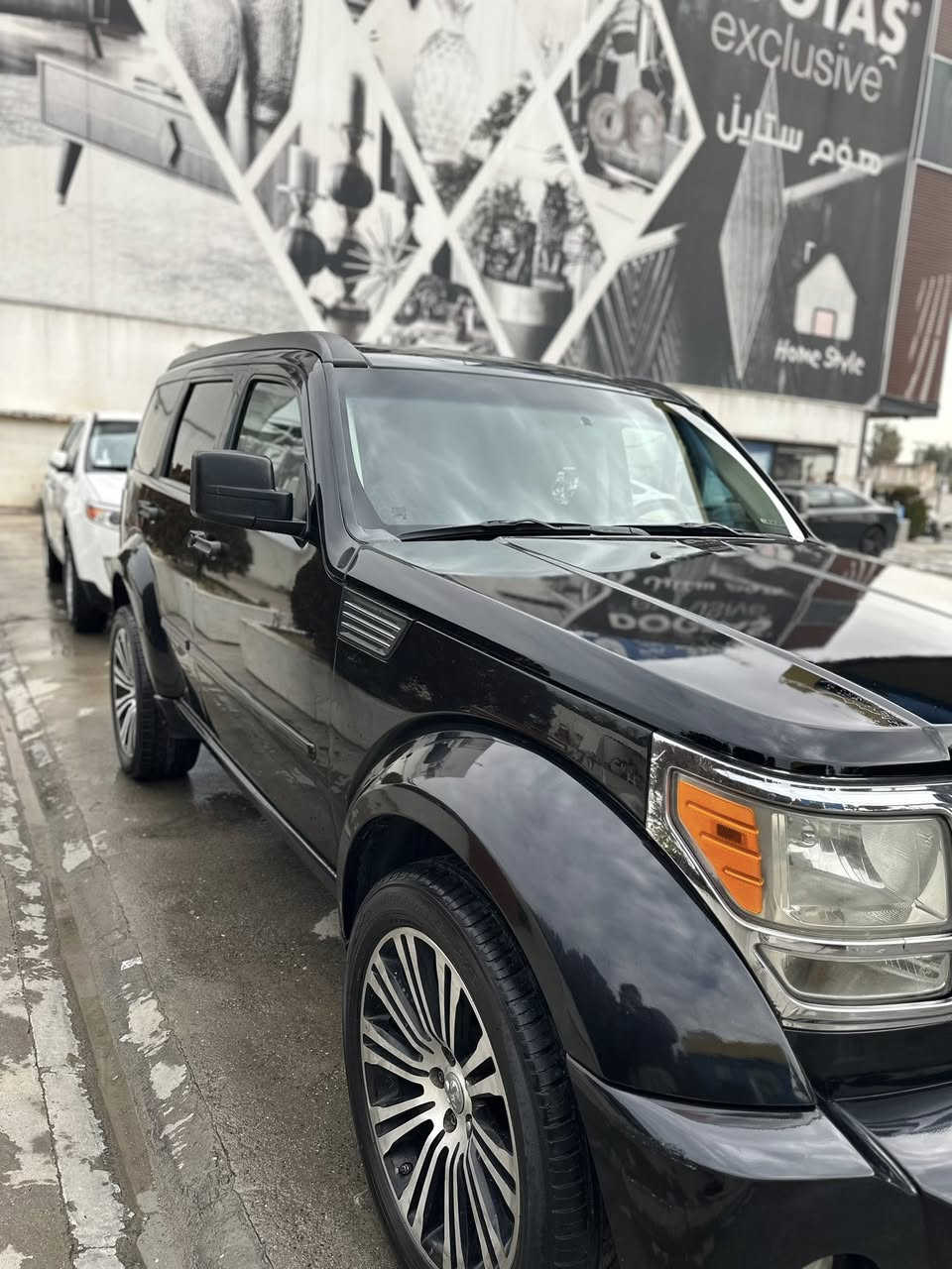 بسم الله 
دوج نيترو ٢٠٠٩ ٤*٤ 
الممشه ١٨٥ الف كيلومتر حقيقي 
بدون صبغ فقط سقف و بنيد كاحل اللون  فقط 
وملاحظه* بهل سيارات ميعتبر كحل اللون ك عيب بالسياره او شي 
السياره ماشالله ماتنوصف من جمال و من نصبه 
وبشرط رقم و سنويه جديده بأسمي 
و عليها سيرفز كامل السياره 
و ٤ بانسات او دسكات جدد اني شادهن 
عليها دهن جديد بدلته 
السياره دبل اكسل 
مكينه ٦ سلندر المرغوب ٣.٧L 
مواصفات : 
تحديد سرعه 
جام كهربائي و اوتو و كهربائيه المريي
اللايتات كامل مغيره الى الليد 
عليها شاشه و كاميرا 
٤ وياله و تيارات جدد عليهن اني شادهن ب ٤٠٠$ لوكك بشرط 
سعرها ٩٩ ورقه بيها مجال مال اخ لخو  
عنواني سليمانيه

0770 198 3065
