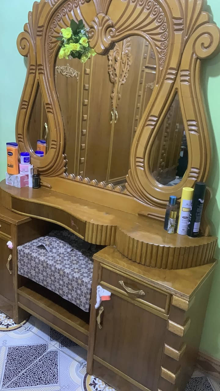 السلام عليكم غرفة نوم أربع قطع نظيفه كلش نجارة النجف كنتور طابقين هوه وزاويه ابو ال ٦ صبغ جديد للبيع مكان ناصريه مركز السعر خاص ***********
