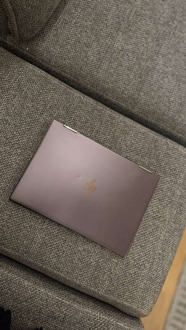للبيع لابتوب HP Spectre x360 بحالة جيدة، جهاز من الفئة الفخمة (Ultrabook) يجمع بين الأناقة في التصميم والأداء القوي. الجهاز قابل للتحويل (Convertible 360) ويتحول إلى تابلت، مثالي جداً للدراسة، العمل المكتبي، ومشاهدة المحتوى.
للبيع لابتوب HP Spectre x360 بحالة جيدة، جهاز من الفئة الفخمة (Ultrabook) يجمع بين الأناقة في التصميم والأداء القوي. الجهاز قابل للتحويل (Convertible 360) ويتحول إلى تابلت، مثالي جداً للدراسة، العمل المكتبي، ومشاهدة المحتوى.

المعالج: Intel Core i7 (الجيل الثامن) - 

​الرام: 16GB.
​الخزن: 512GB SSD 
​الشاشة: 13.3 بوصة، دقة Full HD، تعمل باللمس (Touch Screen).
​السعر ٤٠٠ الف مكاني بغداد


**إذا كنت صاحب هذا الإعلان وتريد حذفه لأي سبب، رجاءا أرسل رسالة إلى الدعم الفني**
