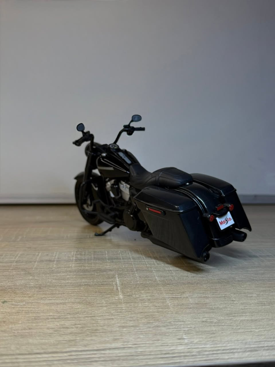 متوفر الان دارجة هارلي ديفدسون 
Harley Davidson Road King Special 
موديل 2017
حجم 1:12
انتاج شركة Maisto 
السعر 25 الف 
للتواصل واتساب ***********
صفحتنا الثانية عالم المصغرات و المجسمات

#tsar_store #عالم_المصغرات_والمجسمات #diecast #harley #HarleyDavidson #Maisto #مايستو
