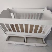 للبيع سرير أطفال مع دوشك طوبي بيه كسر مثل ما مأشر بل صور فقط. سعره ٧٥ ...