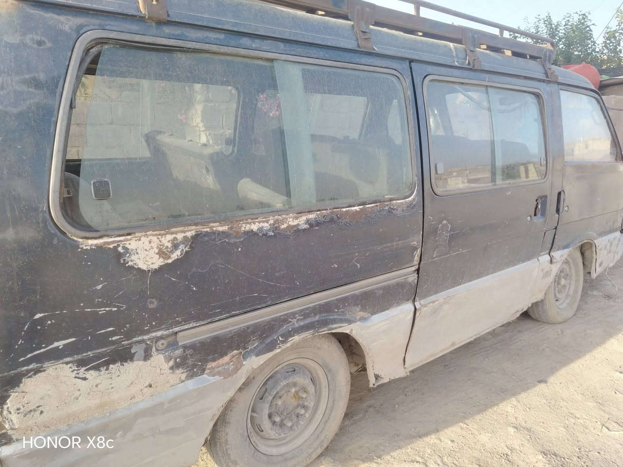 السلام عليكم كيه بسته للبيع موديل 95 مكينه + كير+ اكسن نضيفات شغالات حلوات بس برانكيت مال جهة سايق طاك سياره رقم احمر راعيها موجود عنوان كوت حي الحكيم رقم *********** سعر خاص
