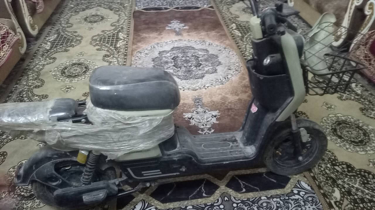 دراجه شحن جديده ستخدام شهرين بس يحتاجله تاير ويل خلفي دراجه كلشي شغال لكهرباياته كله شغاله يعني جديده عله لفحص لسعر 350مجال بسيط عنوان لنتصار قرب حماد شهاب لاستفسار ***********
