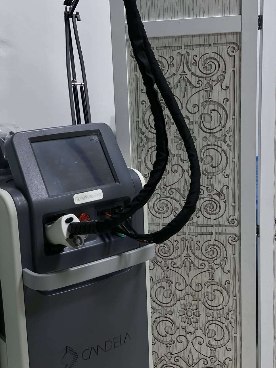 عروض الليزر بعيادة القمر بمناسبة افتتاح العيادة و توفر الليزر الكانديلا الثلجي❄️ الي يضمن ازالة الشعر بدقة و بدون الم 👌🏻
للحجز واتساب :  ***********
العنوان: الصويرة/ مجمع مكة
#fypシ゚viralシ #explore #كانديلا
